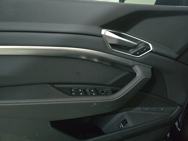 Audi E-Tron DISTRONIK* 360* LANE ASSIST* KEYLESS* ПОДГРЕВ* PAN - автомобили, коли, обяви за нови и употребявани 12