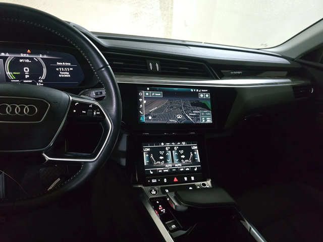 Audi E-Tron DISTRONIK* 360* LANE ASSIST* KEYLESS* ПОДГРЕВ* PAN - автомобили, коли, обяви за нови и употребявани 7