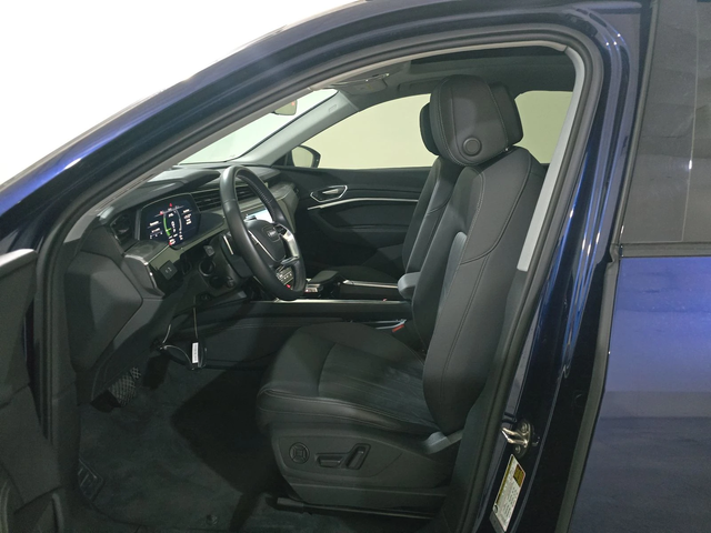 Audi E-Tron DISTRONIK* 360* LANE ASSIST* KEYLESS* ПОДГРЕВ* PAN - автомобили, коли, обяви за нови и употребявани 9