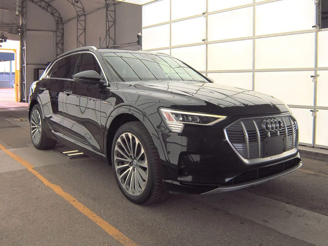 Audi E-Tron PRESTIGE* B&O* МАСАЖ* 360* LANE ASSIST* PANO* ОБДУ - автомобили, коли, обяви за нови и употребявани 2