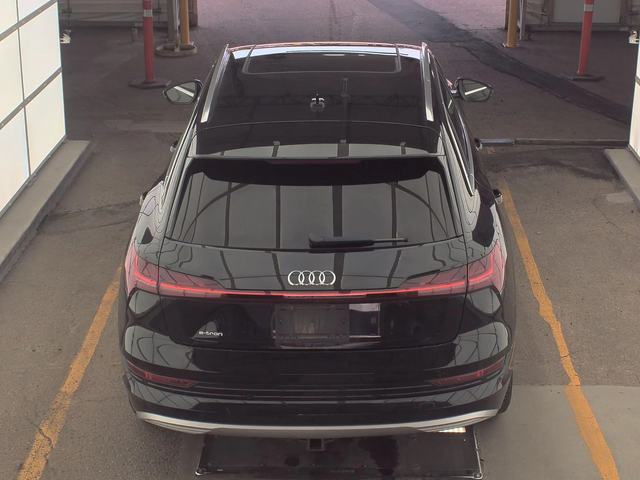 Audi E-Tron PRESTIGE* B&O* МАСАЖ* 360* LANE ASSIST* PANO* ОБДУ - автомобили, коли, обяви за нови и употребявани 3