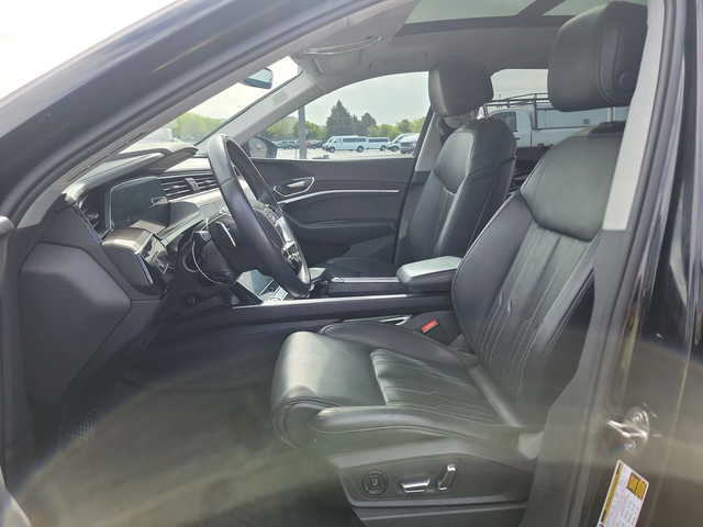 Audi E-Tron PRESTIGE* B&O* МАСАЖ* 360* LANE ASSIST* PANO* ОБДУ - автомобили, коли, обяви за нови и употребявани 8