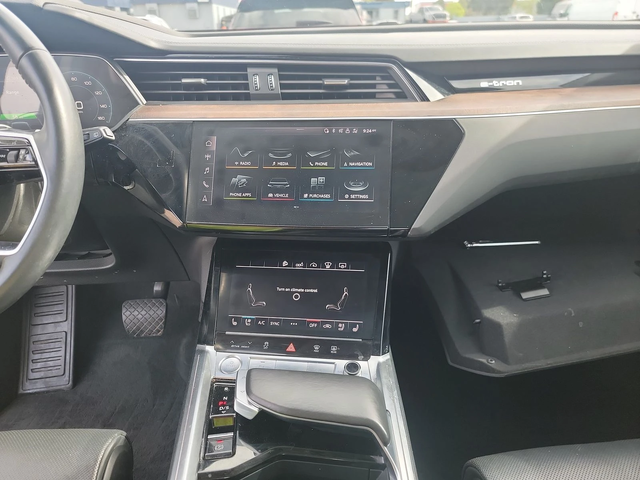 Audi E-Tron PRESTIGE* B&O* МАСАЖ* 360* LANE ASSIST* PANO* ОБДУ - автомобили, коли, обяви за нови и употребявани 9