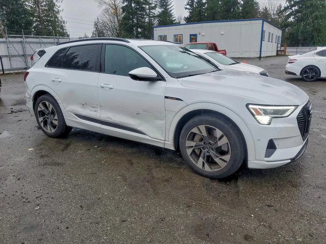 Audi E-Tron PREMIUM* - автомобили, коли, обяви за нови и употребявани 2