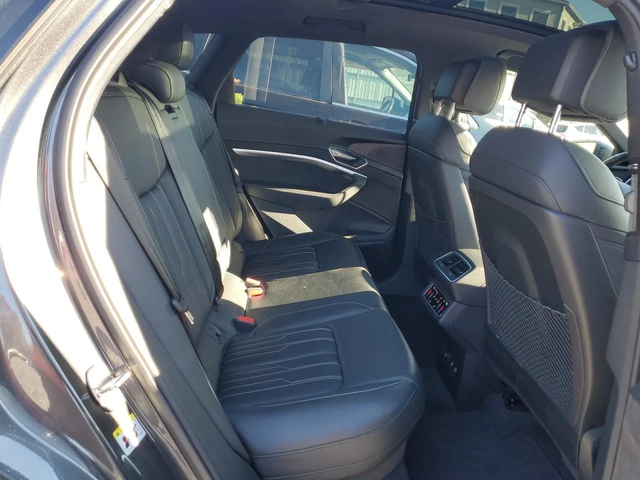 Audi E-Tron PRESTIGE - автомобили, коли, обяви за нови и употребявани 10