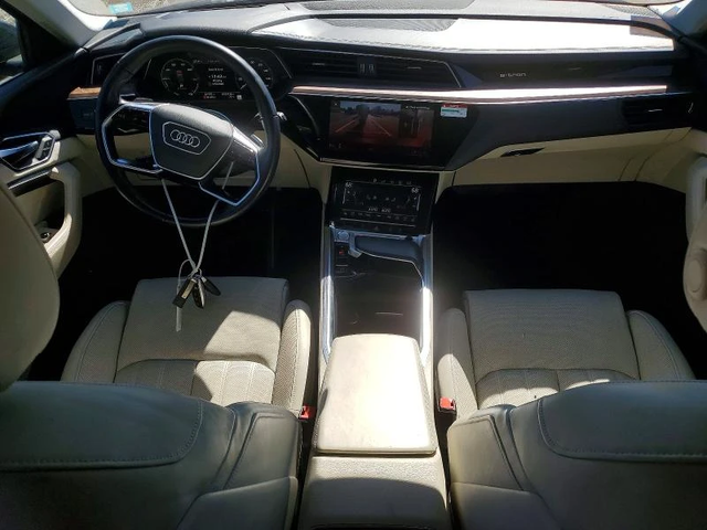Audi E-Tron PRESTIGE* QUATRO* ДИГИТАЛНО* ТАБЛО - автомобили, коли, обяви за нови и употребявани 7