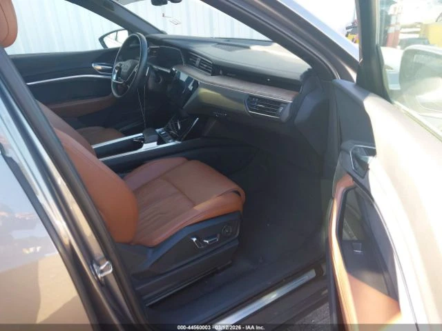 Audi E-Tron PREMIUMPLUS* PANO* ПОДГРЕВ* ОБДУХ* 360 - автомобили, коли, обяви за нови и употребявани 12