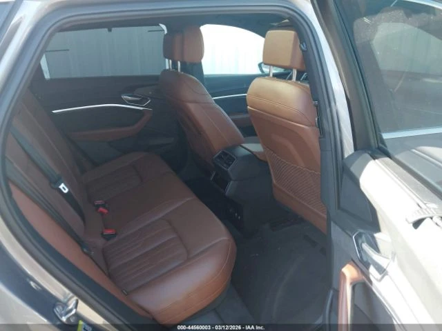 Audi E-Tron PREMIUMPLUS* PANO* ПОДГРЕВ* ОБДУХ* 360 - автомобили, коли, обяви за нови и употребявани 13