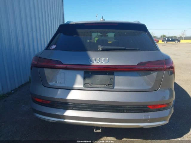 Audi E-Tron PREMIUMPLUS* PANO* ПОДГРЕВ* ОБДУХ* 360 - автомобили, коли, обяви за нови и употребявани 6