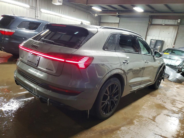 Audi E-Tron * CHRONOS* КОЖА* ПАНОРАМА* ПОДГРЕВ* QUATTRO* - автомобили, коли, обяви за нови и употребявани 2