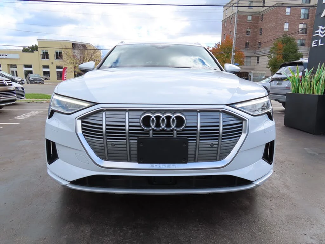 Audi E-Tron Progressiv* DIGITAL* 4 ПОДГРЕВА* ПАНОРАМА* КАМЕРА* - автомобили, коли, обяви за нови и употребявани 3