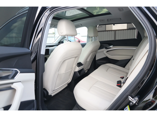 Audi e-Тron e-Тron - автомобили, коли, обяви за нови и употребявани 11