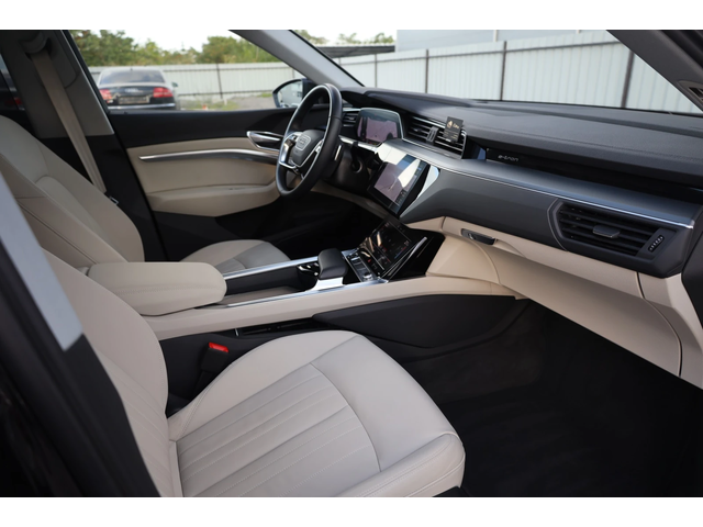 Audi e-Тron e-Тron - автомобили, коли, обяви за нови и употребявани 7