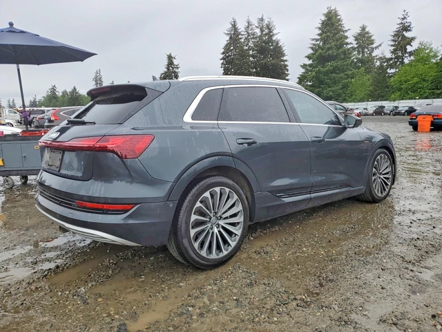 Audi E-Tron Prestige* 4x4 - автомобили, коли, обяви за нови и употребявани 3