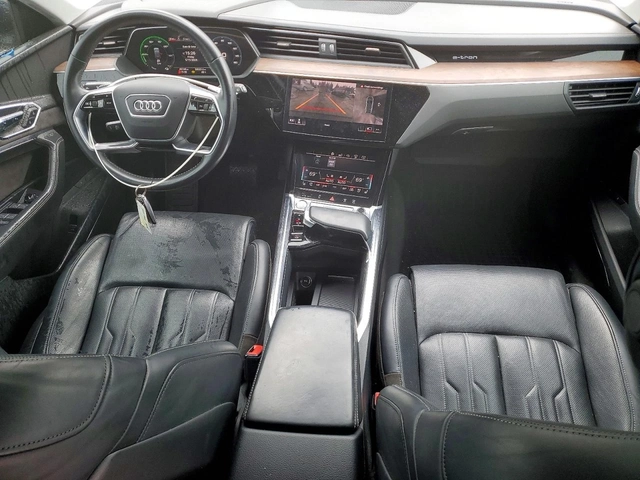 Audi E-Tron Prestige* 4x4 - автомобили, коли, обяви за нови и употребявани 7