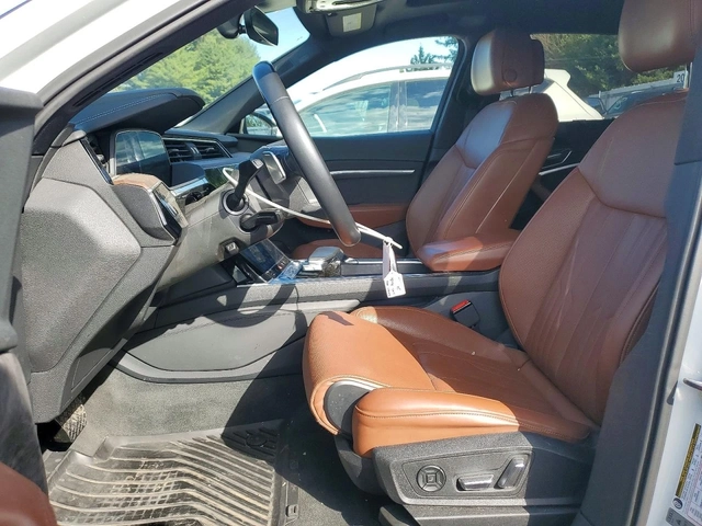 Audi E-Tron Prestige* ПОДГРЕВ* ОБДУХВАНЕ* 360* КАМЕРА* - автомобили, коли, обяви за нови и употребявани 7