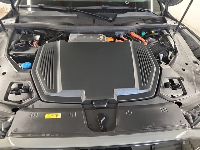 Audi E-Tron - автомобили, коли, обяви за нови и употребявани 13