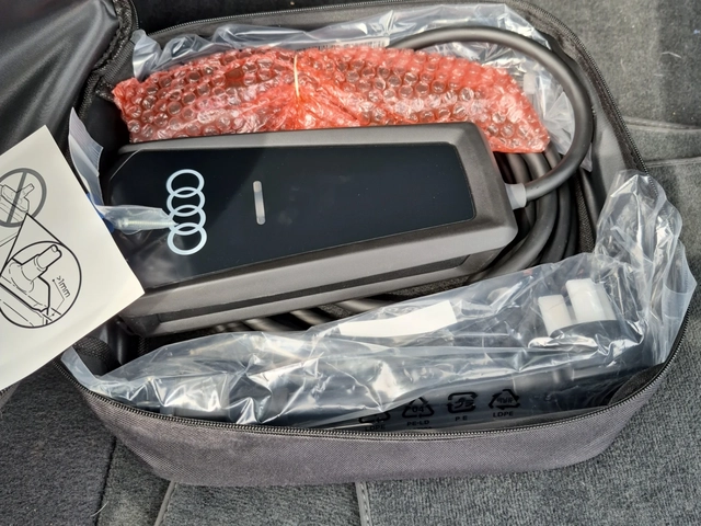 Audi E-Tron Sportback Technik / Quattro / HUD / - автомобили, коли, обяви за нови и употребявани 16