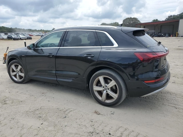 Audi E-Tron * PREMIUM* PLUS* QUATTRO* - автомобили, коли, обяви за нови и употребявани 5