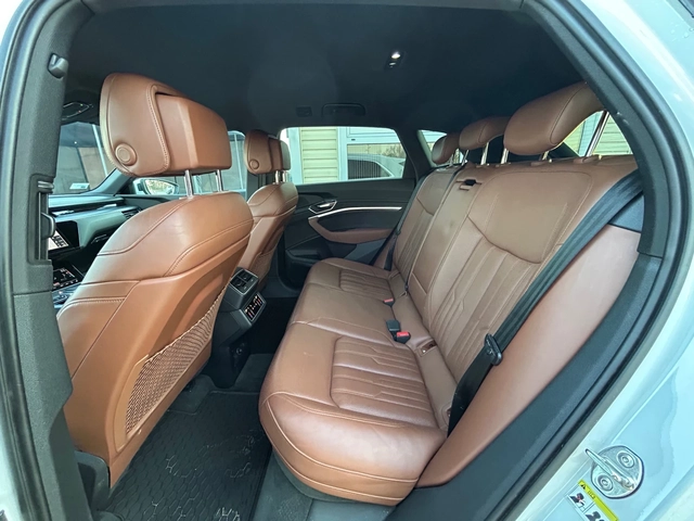 Audi E-Tron 55* SOH 95%* 1-ви собственик* - автомобили, коли, обяви за нови и употребявани 15