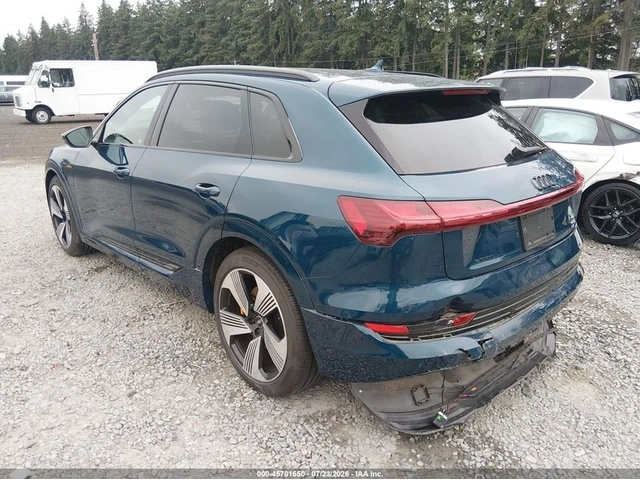 Audi E-Tron Premium Plus quattro - автомобили, коли, обяви за нови и употребявани 2