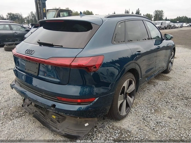 Audi E-Tron Premium Plus quattro - автомобили, коли, обяви за нови и употребявани 3