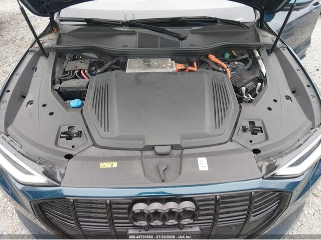 Audi E-Tron Premium Plus quattro - автомобили, коли, обяви за нови и употребявани 8