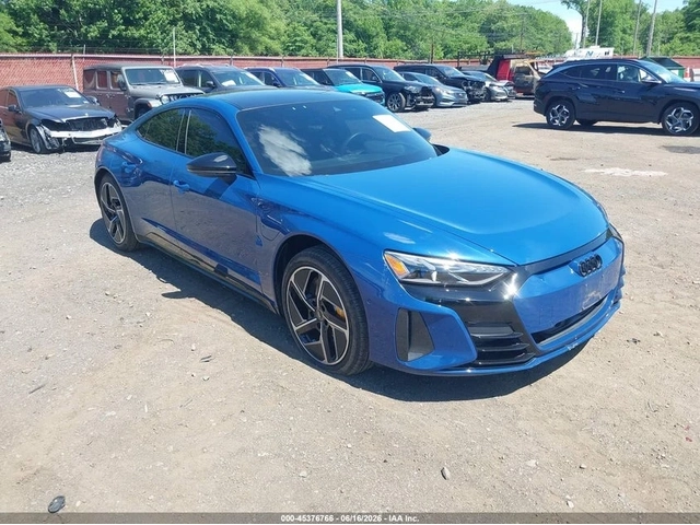 Audi E-Tron GT quattro - автомобили, коли, обяви за нови и употребявани 5