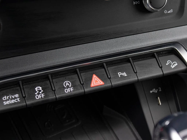 Audi Q3 Quattro* Technik* 45TFSI* АвтоКредит* (ЦЕНА ДО БГ) - автомобили, коли, обяви за нови и употребявани 13