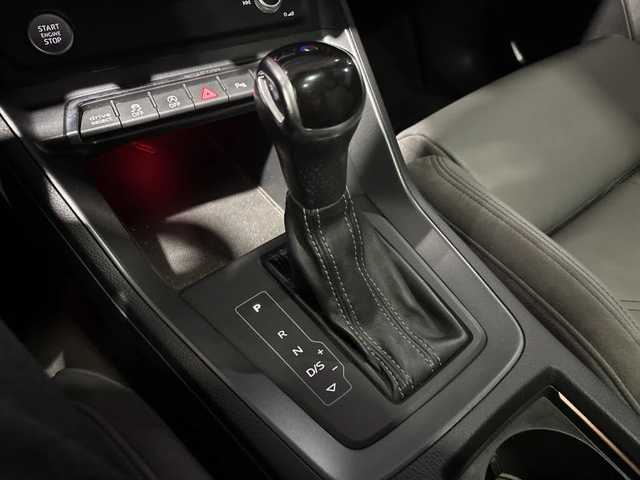 Audi Q3 * S-Line* * HeadUp* AвтоКредит* (ЦЕНА ДО БГ) - автомобили, коли, обяви за нови и употребявани 14