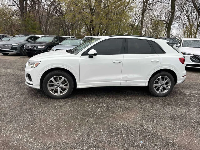 Audi Q3 * Komfort * ПОДГРЕВИ* ДВА КЛЮЧА* KEYLESS* - автомобили, коли, обяви за нови и употребявани 1