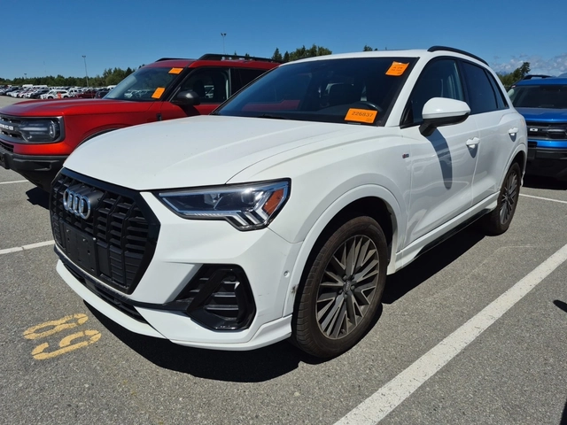 Audi Q3 TECHNIK * S LINE * QUATTRO * CARFAX * - автомобили, коли, обяви за нови и употребявани 0