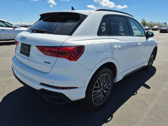 Audi Q3 TECHNIK * S LINE * QUATTRO * CARFAX * - автомобили, коли, обяви за нови и употребявани 2