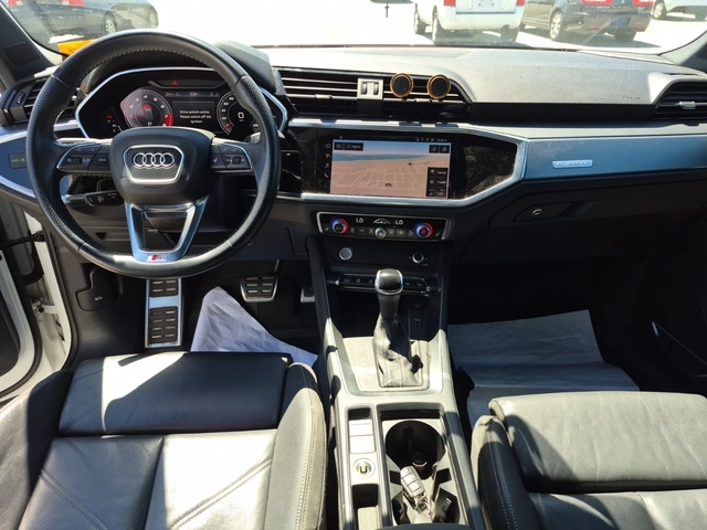Audi Q3 TECHNIK * S LINE * QUATTRO * CARFAX * - автомобили, коли, обяви за нови и употребявани 5