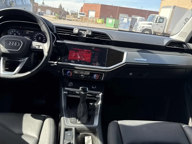 Audi Q3 Progressiv * Keyless * CARFAX * АВТО КРЕДИТ * - автомобили, коли, обяви за нови и употребявани 9