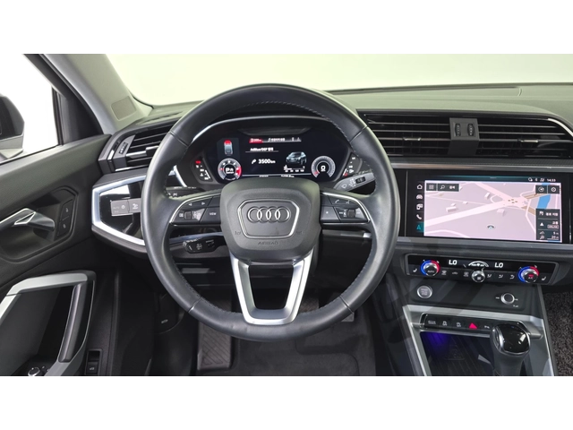 Audi Q3 Sportback 5 TDI Sportback | S line | Адаптивен круиз| Панора - автомобили, коли, обяви за нови и употребявани 12