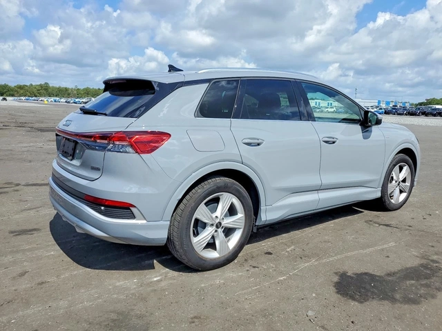 Audi Q4 E-TRON PREMIUM* AWD* ПЪЛНА ИСТОРИЯ* 55 - автомобили, коли, обяви за нови и употребявани 2