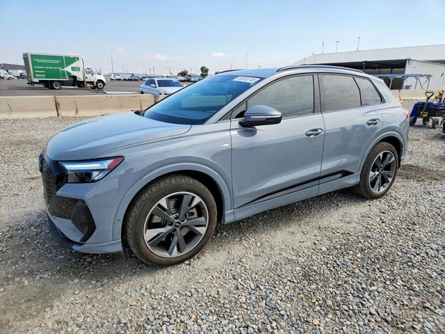 Audi Q4 Premium Plus - автомобили, коли, обяви за нови и употребявани 0