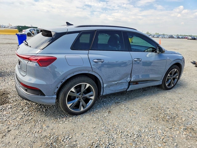Audi Q4 Premium Plus - автомобили, коли, обяви за нови и употребявани 2