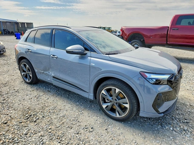 Audi Q4 Premium Plus - автомобили, коли, обяви за нови и употребявани 3