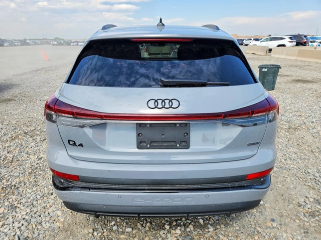 Audi Q4 Premium Plus - автомобили, коли, обяви за нови и употребявани 5