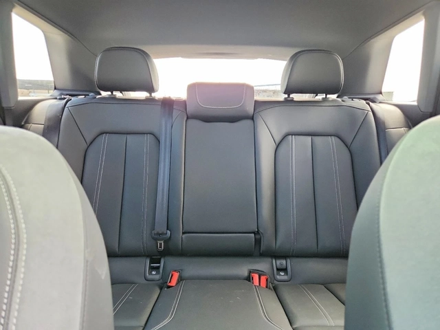 Audi Q4 Premium Plus - автомобили, коли, обяви за нови и употребявани 9