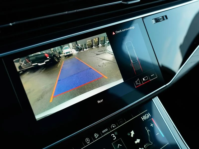 Audi Q7 Komfort* 45TFSI* АвтоКредит* (ЦЕНА ДО БГ) - автомобили, коли, обяви за нови и употребявани 16