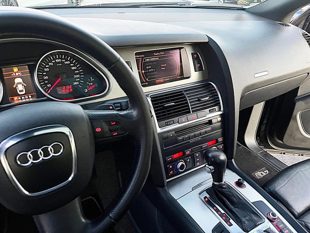 Audi Q7 Sline-PANORAMA-BIXENON-MONITORI-DVD-ALKANTAR-FULL! - автомобили, коли, обяви за нови и употребявани 9