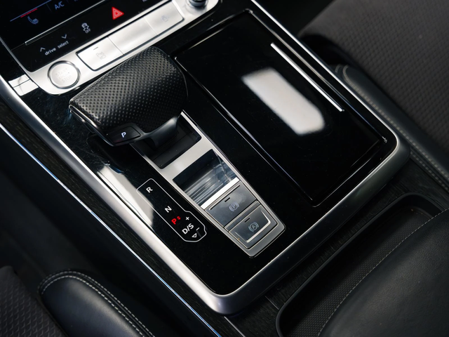 Audi Q8 50TDI Quattro S-line* 360 Cam* Bang&Olufsen* HuD* - автомобили, коли, обяви за нови и употребявани 12