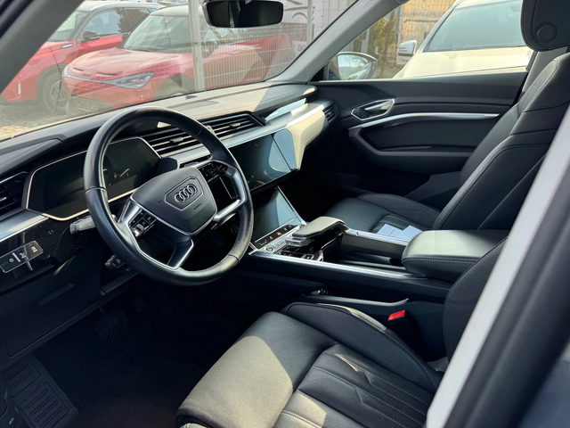 Audi Q8 E-tron 55 - автомобили, коли, обяви за нови и употребявани 3