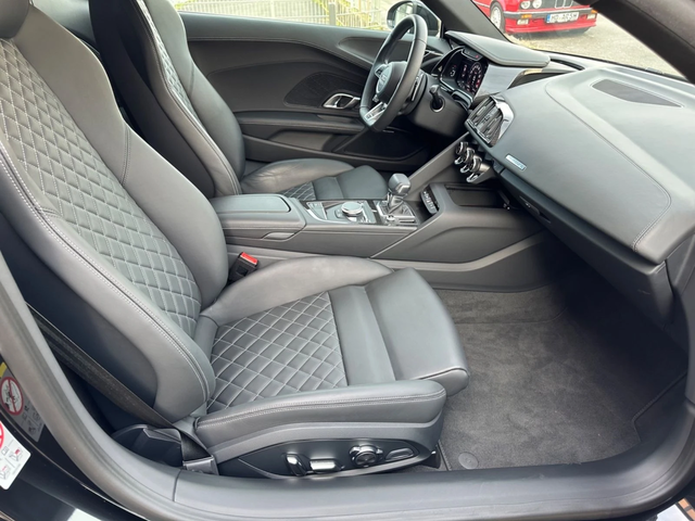 Audi R8 5.2 quattro - автомобили, коли, обяви за нови и употребявани 10