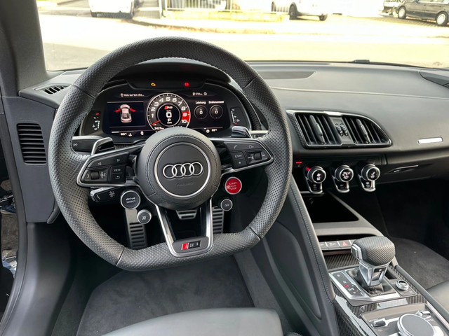 Audi R8 5.2 quattro - автомобили, коли, обяви за нови и употребявани 12