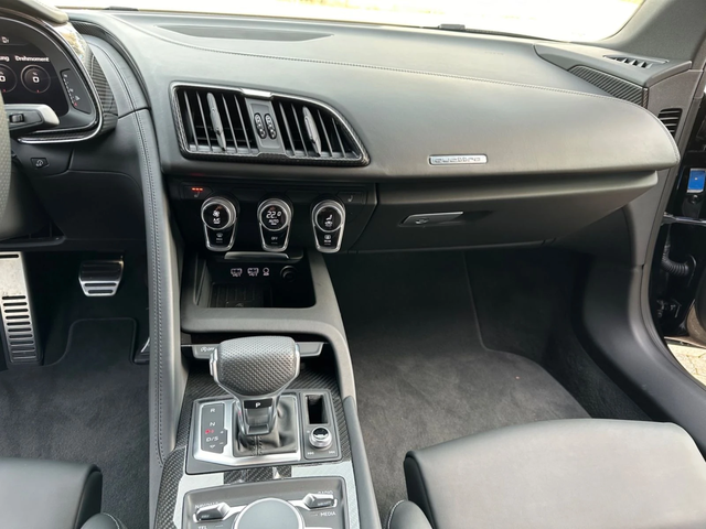 Audi R8 5.2 quattro - автомобили, коли, обяви за нови и употребявани 13