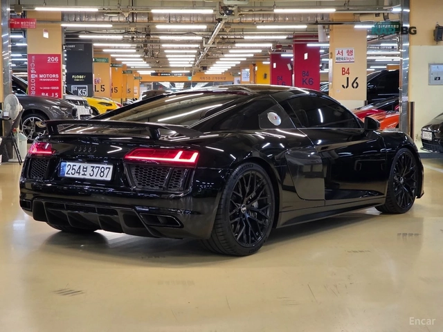 Audi R8 5.2 V10 Plus Coupe - автомобили, коли, обяви за нови и употребявани 3
